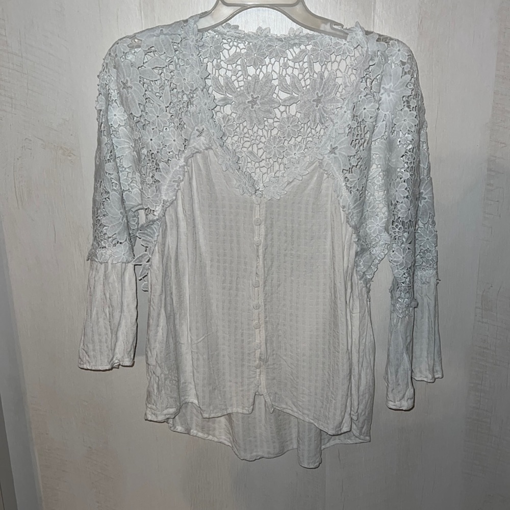 Women’s White Lace Long Sleeve. Size SMALL